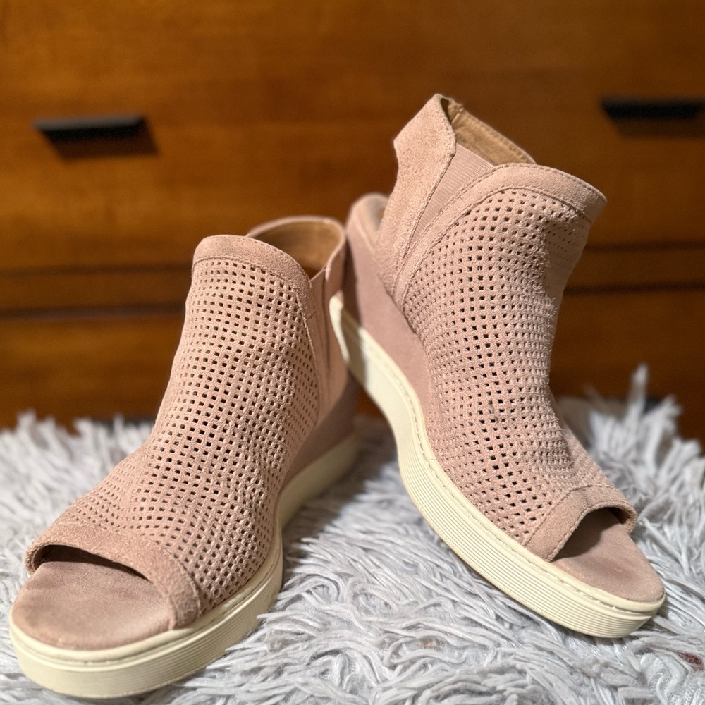 Sofft Blush Peep-Toe Wedges